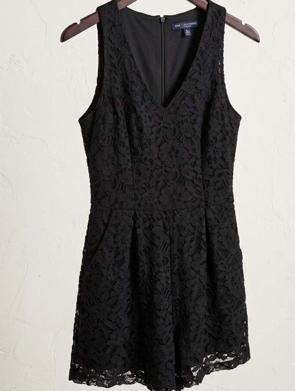 One Clothing Los Angeles Medium Black Floral Lace V-Neck Sleeveless Romper